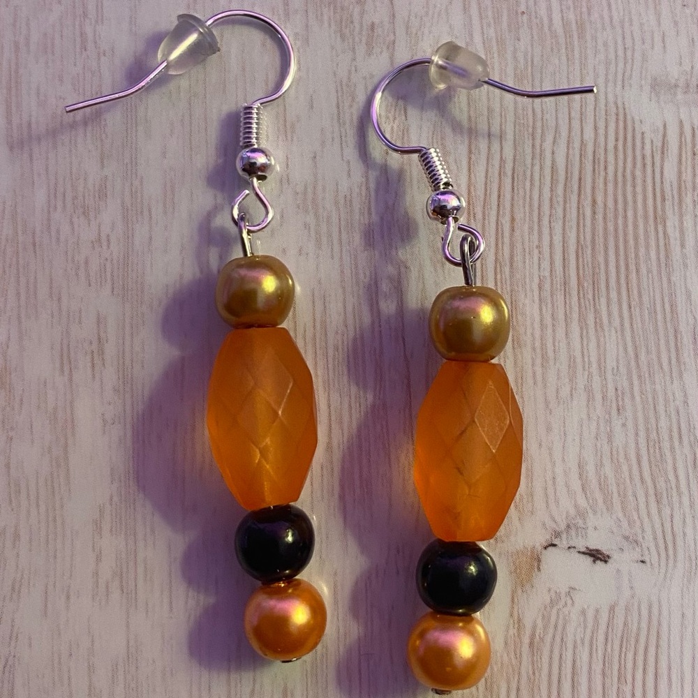 Orange earring - Picture 5 of 7